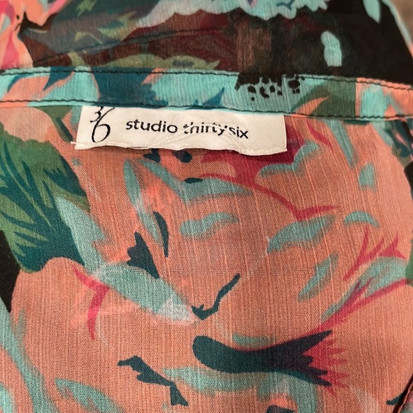 Multi color floral top. - Picture 3 of 5